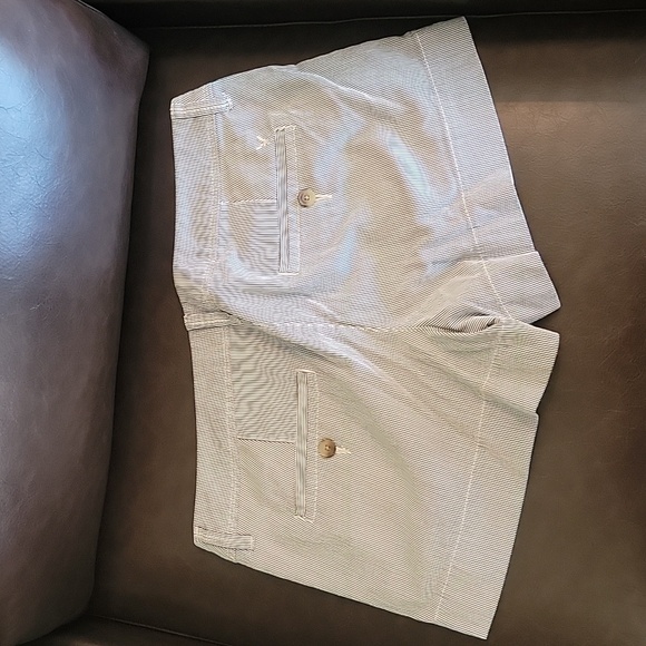 Pin stripe cutie shorts - Picture 5 of 6